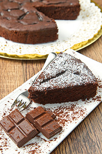 巧克力蛋糕摄影照片_黑巧克力蛋糕