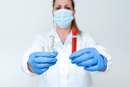 测试新疫苗病毒呈现疫苗接种临床试验实验室实验演示科学讨论穿着职业工作服防护装备