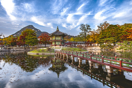 韩国首尔景福宫的秋天。