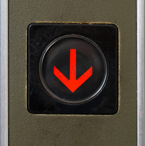 向下标志的特写电梯按钮