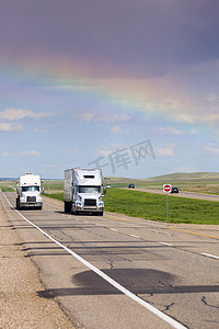 萨斯喀彻温省高速公路上的彩虹