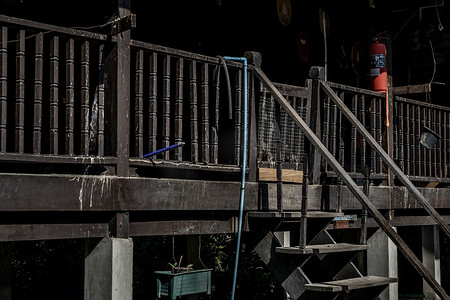 传统经典摄影照片_传统泰式木制露台。