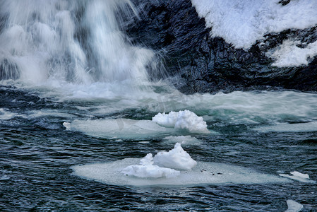 黄果山瀑布摄影照片_冰川融化