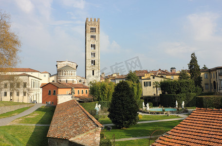 圣弗雷迪亚诺大教堂和 Palazzo Pfanner 花园
