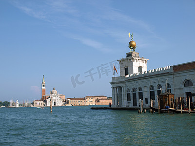 格拉迪斯摄影照片_威尼斯 - San Giorgio Maggiore 和 Punta Dogana 大教堂