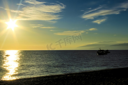 黄金角摄影照片_阿尔梅里亚加塔角海滩上的日落