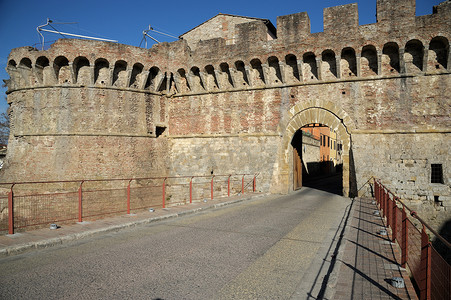Porta Nova（瓦尔德尔萨山）
