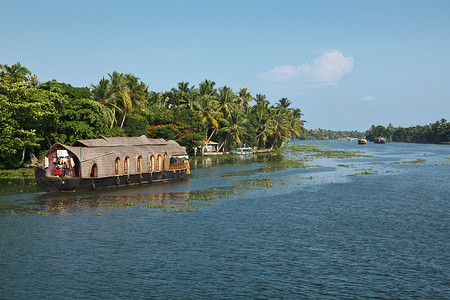 船屋摄影照片_“印度喀拉拉邦回水区的船屋”