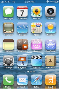 iPhone 4 主显示屏上的彩色应用程序图标。