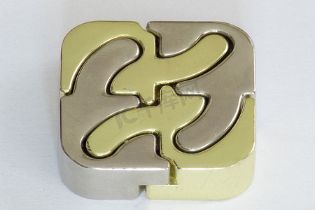 铸铁拼图 4 块立方体金色和银色
