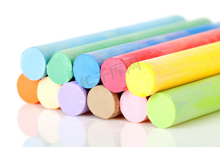 一堆彩色粉笔