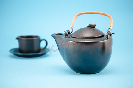 复古红茶壶杯托构图蓝色