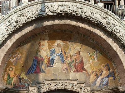 金色十字架摄影照片_威尼斯-圣马可大教堂。