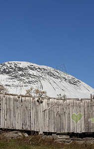 冬天雪山海报摄影照片_雪山和海报板