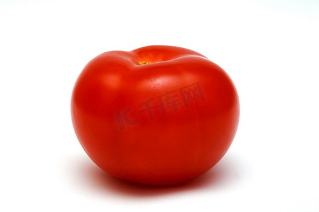 番茄照片摄影照片_放在白色背景上的番茄照片