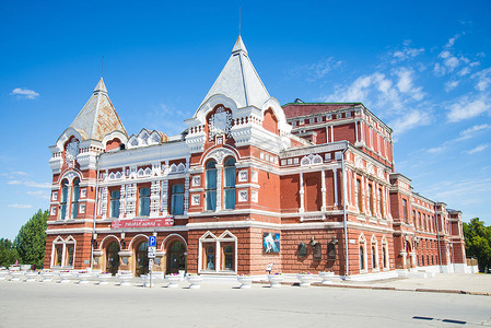 诗集名字摄影照片_俄罗斯萨马拉以高尔基名字命名的红砖剧院大楼。