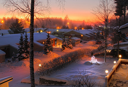 白雪皑皑的圣诞街夜景