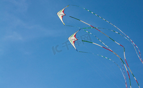 天上风筝摄影照片_风筝在天上飞
