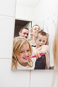 家庭刷牙