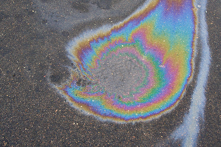 油渍摄影照片_与石油产品油渍的抽象背景。