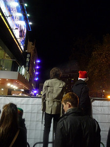 电影首映海报摄影照片_Crowed At Christmas Carol 电影首映 2009 年 11 月 3 日
