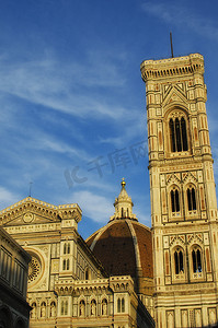 牛气冲天摄影照片_佛罗伦萨大教堂广场的颜色