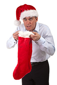戴着圣诞老人帽子的商人惊讶地看着圣诞袜