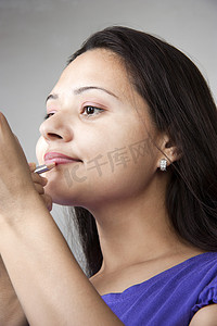 印度年轻女性的唇部护理