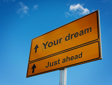 你的梦想就在前面路标。