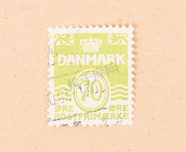 国潮1980摄影照片_丹麦-大约 1980 年： 在丹麦打印的邮票显示它的价值