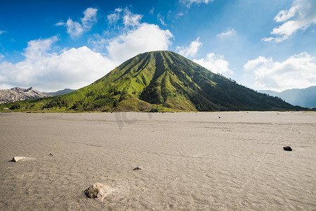 印度尼西亚东爪哇 Bromo Tengger Semeru 国家公园的巴托克火山。