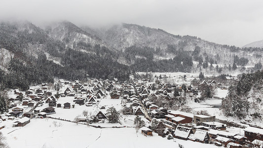 冬季有雪的白川乡村。