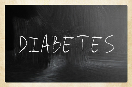 “”“糖尿病””用白色粉笔在黑板上手写”