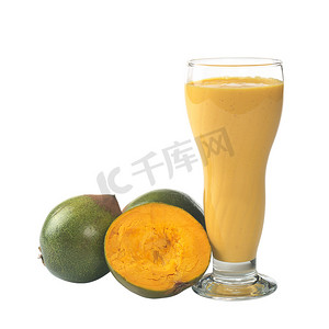 由秘鲁水果 Lucuma 制成的奶昔