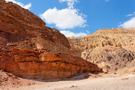 石头沙漠中风景秀丽的红色岩石