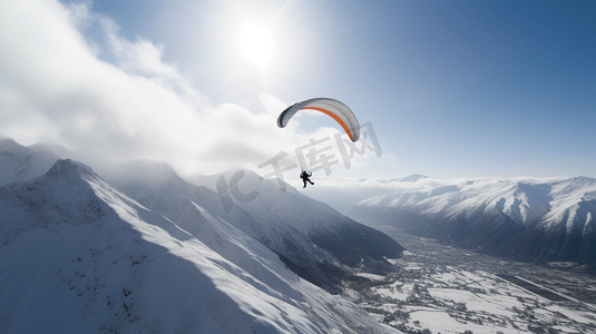 白天在白雪覆盖的山上乘坐降落伞的人