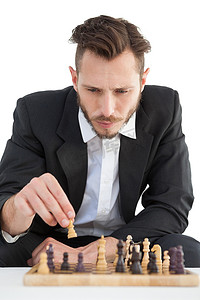 专注的商人独自下棋