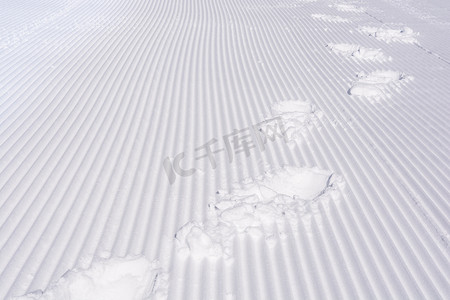 雪地上的脚印