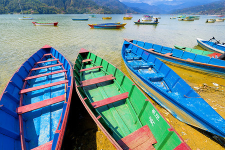 生态文明摄影照片_木制划艇，费瓦湖，博卡拉，尼泊尔