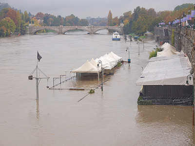 采购订单摄影照片_“意大利皮埃蒙特都灵的波河洪水”