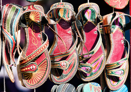 印度当地市场的传统女鞋