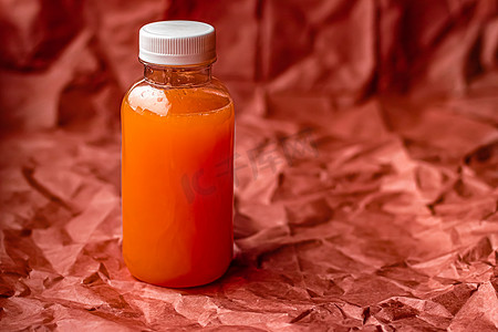 环保可回收塑料瓶和包装中的新鲜葡萄柚汁、健康饮料和食品