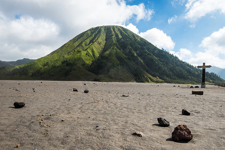 印度尼西亚东爪哇 Bromo Tengger Semeru 国家公园的巴托克火山。