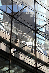 钢结构背景摄影照片_现代玻璃钢结构