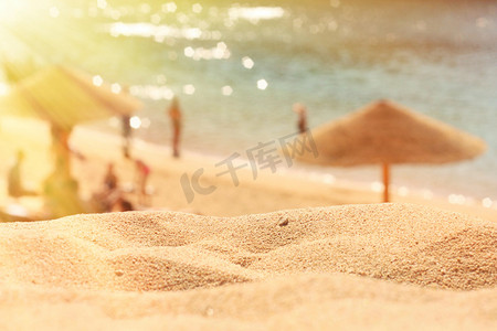 展架暑假招生摄影照片_沙滩伞-旅行、假期和暑假概念
