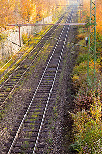 秋天的铁路路基