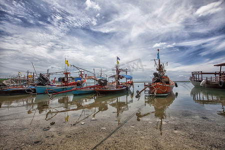 苏梅岛背景摄影照片_泰国苏梅岛的渔民村。