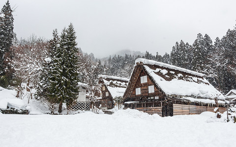 冬季有雪的白川乡村。