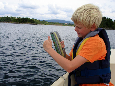 安全假期摄影照片_斯堪的纳维亚生活方式 - 收回鱼线