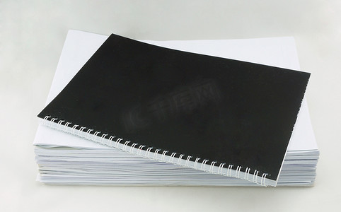 空白的书套黑色和文件